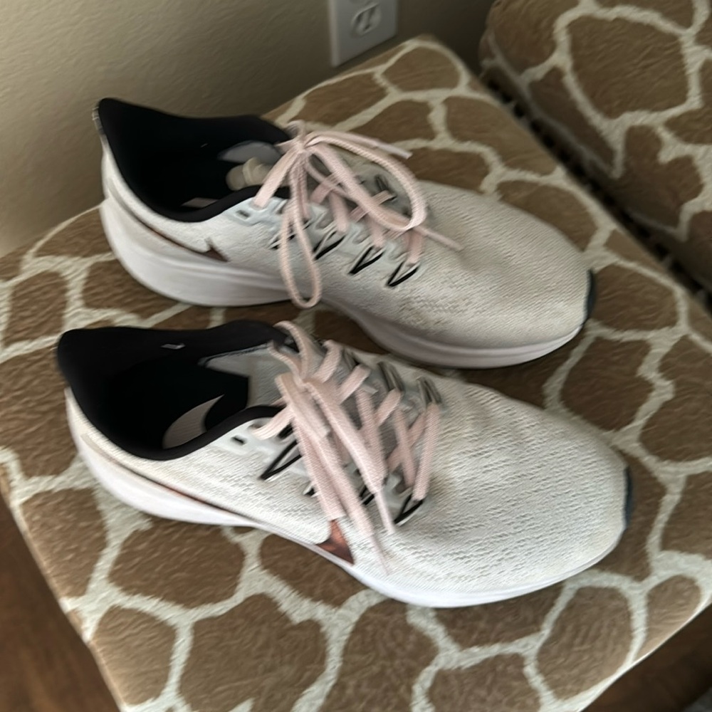 Nike Pegasus 36 - Size 8